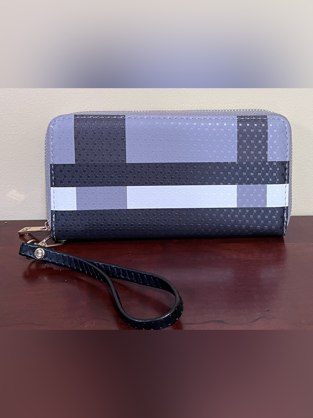 Women’s Black and Gray Wristlet Clutch - Modern Geometric Design